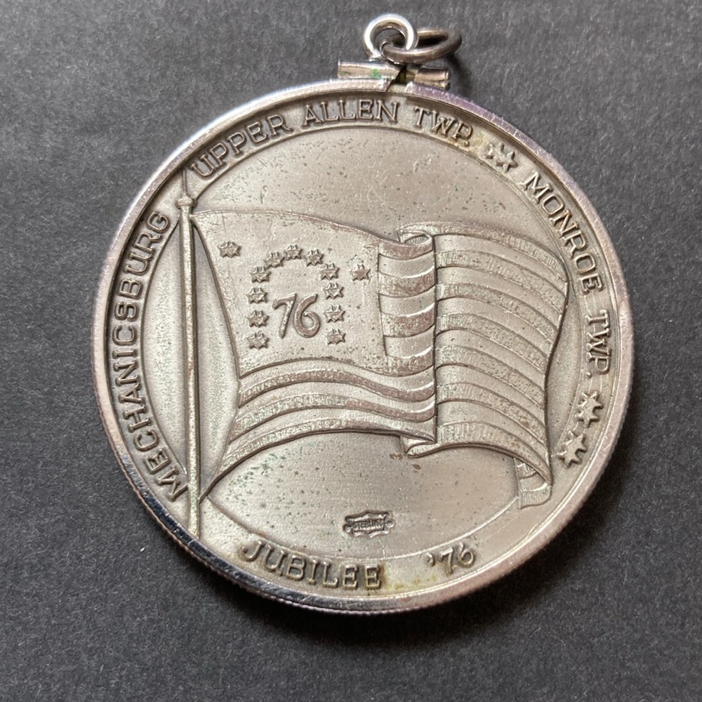 🤑4-for$20 July 4, 1976 Mechanicsburg PA bicentennial jubilee coin/pendant. - Picture 2 of 2